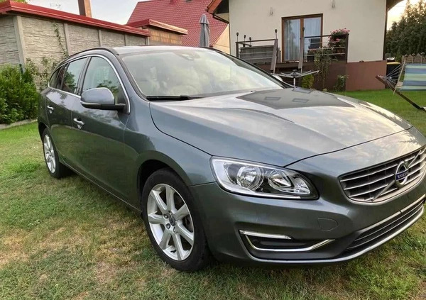 Volvo V60 cena 63700 przebieg: 105800, rok produkcji 2017 z Turek małe 92